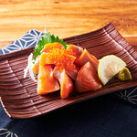 Salmon tempura topped with salmon roe