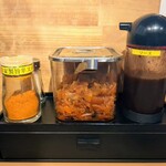 牛タンカレー あらた - 卓上調味料