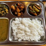 カトマンズキッチン - ネパーリタリセット（野菜）850円