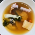 広東料理 センス - 3種類のスープから…
            干し貝柱、つぶ貝、鮑の蒸しスープをオーダー