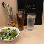 Uomi - Japanese italian 2 シチューの前のサラダに烏龍茶