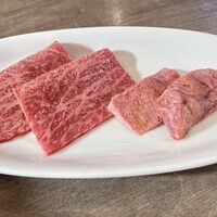 うしごろバンビーナ 恵比寿本店 - 内モモ(左)、タン中(右)