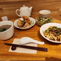 南青山エッセンス - Aランチ　箸置き代わりの棗(なつめ)も食べられます