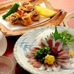 なすび屋 - 一年中美味しいいわしが食べられます！『いわし創作料理』なすび屋の看板メニューのいわしの創作料理。鮮度と質にこだわり、創業以来10年以上人気が衰えません。
