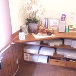 フェアリーテール - レジの後黄色のバイクのミニチチュア