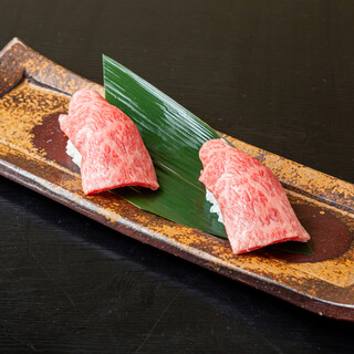 牛トロ炙り寿司やチヂミ・冷麺など逸品料理も是非