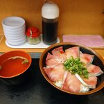 みなと食堂 - ハマチ丼￥800(2022/5当時)