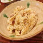 勢麟 - 松茸と地鶏の炊き込みご飯。二膳ほどいただきました