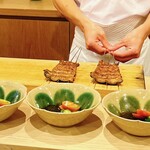 勢麟 - 鰻ざくの鰻が焼き上がりました