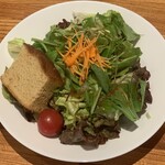 Torattoria Tsukiji Tomina - サラダとフォカッチャ