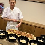 勢麟 - 鰻丼の準備が整いました