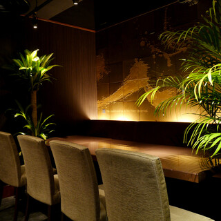 スタイリッシュな空間の扉付きプライベート個室は2部屋（2～12名様）※景色なし 