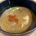 吟醸らーめん 久保田 - 味噌つけ麺のスープ