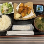魚八 - カキフライ定食全景