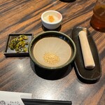 勝烈亭 - 胡麻すりすり