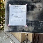 ドルチェ エ カフェ ウニコルノ - メニューが貼ってありました。