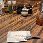 勝烈亭 - テーブル