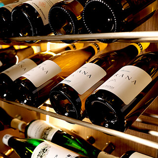 為您準備了約170種由高級侍酒師精心挑選的各國葡萄酒