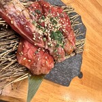 炭火焼ホルモン ぐう - 