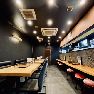 Enjoy carefully selected Yakiniku (Grilled meat) in a chic interior with a black theme.