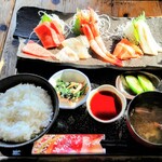 光る海 - 刺身定食
