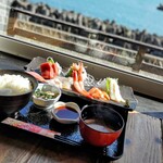 光る海 - 刺身定食