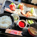 光る海 - 刺身定食