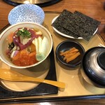 魚匠庵 - 海鮮宝の山丼