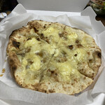 吉田ピザ店 - くるみとマスカルポーネ•メープルのチーズ増し
