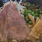 Mendo Koro Ramboru Bifu - ローストビーフ拉麺（醤油）　アップ