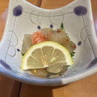 大山鶏と鮮魚 居酒屋 まいか - アンコウ塩辛６８０円。アンコウの身を使った塩辛です。塩気は適度で、美味しくいただきました(^｡^)