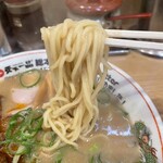 天下一品 - 【2023年06月】牛すじラーメン（総本店限定）＠1,300円、普通麺、ニンニク有り、スープ増量＠110円、合計＠1,410円、麺アップ。