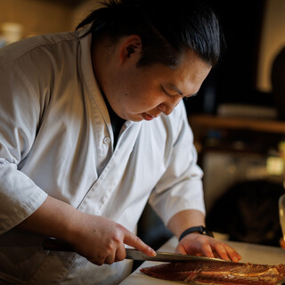 Careful selection of ingredients and carefully selected sake that reflects the craftsman's sense