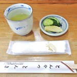 とんかつ とんき - お茶 ＆ 漬物 ＆ 手拭き ＆ 箸
