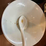 DASHIRO - ラーメンと鶏皮出汁ご飯を交互に食べて、幸せな気分になった。
      