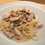 創作Bistroソワレ イタリアンとフレンチと - 3種キノコとベーコンのクリームパスタ