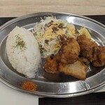 東広島フードパーク 醸 - コメカラ定食。定食というが汁物無し。