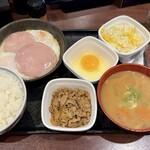 吉野家 - 「Wハムエッグ牛小鉢定食」(666円税込)