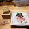 和料理 みね家 - お刺身盛り合わせには日本酒です✨