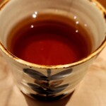 tonkatsu.jp - サービスのお茶。ポットで置いて下さるのも有り難い。