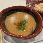 麺屋 よしのり - つけ汁　一杯はおかわりサービスだそうです