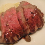 ビストロ ラ・ターシュ・ド・ルージュ - 岩手・短角牛モモ肉のロースト