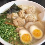 ラーメン茂木 - 雲呑麺　醤蛋トッピング