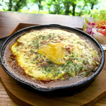 京屋茶舗 - 中央にお月見の卵♪。