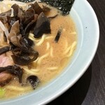 増田家 - ほどよい豚骨感でマイルドなスープ。
