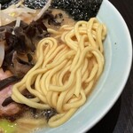 増田家 - たぶんカネジン食品の中太麺。