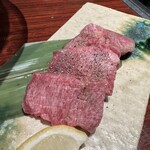 焔立つ肉寿司と牛タンタワー 肉処 双葉 三宮 - 