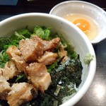 麺屋はなび 高畑本店 - 炙りチャーシュー入りたまごかけごはん。炙りの味と卵とわさびが合うんです♪