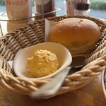 コメダ珈琲店 - たまごペーストとローブパン