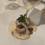 マ プール - vin jaune ソースで食べる鶏のローストとmorilles 